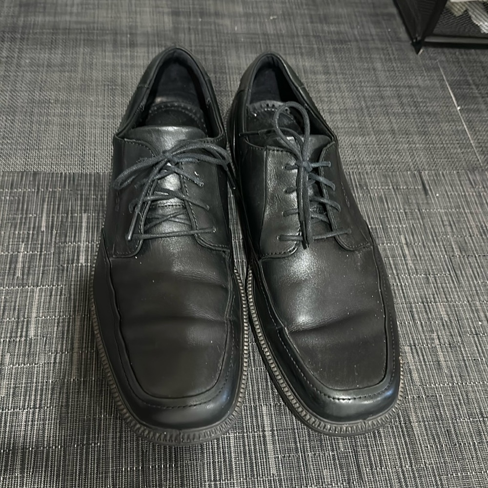 Men’s ECCO black tie shoes.  EUC Size 46
